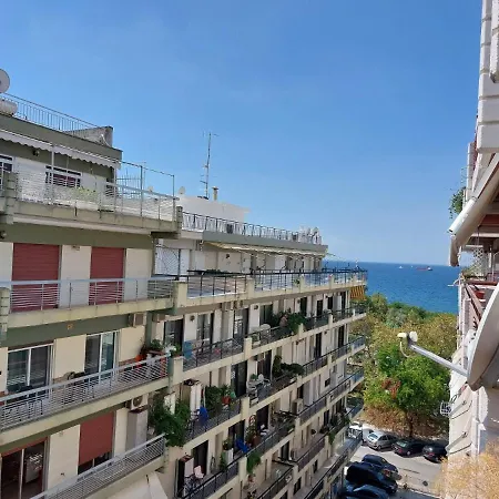 ήσυχο δίπλα στη θάλασσα